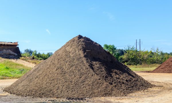 Black Dirt Delivery in Largo