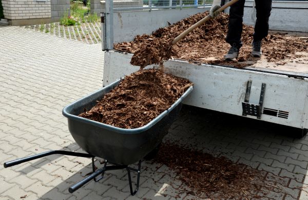 Bulk Mulch Delivery in Largo