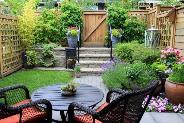 Small Yard Landscaping in Largo