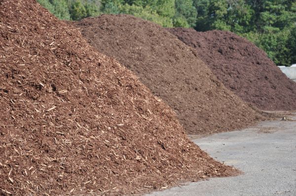 Brown Mulch Delivery in Largo